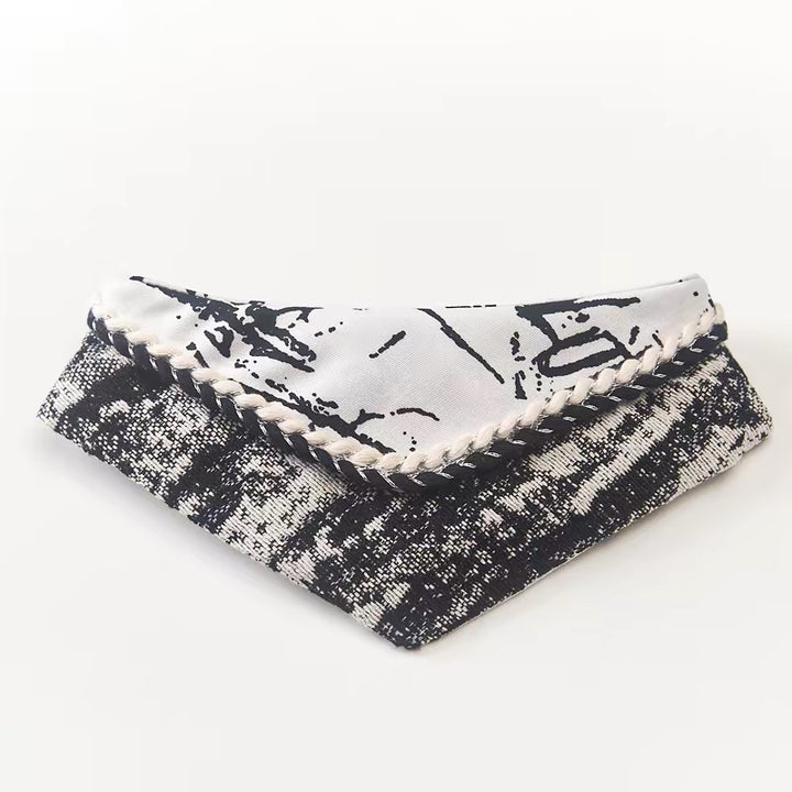 Woololo Original Black and White Graffiti Cruella Texture Pet Cat and Dog Saliva Towel Triangular